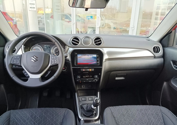 Suzuki Vitara cena 120590 przebieg: 5, rok produkcji 2024 z Szczebrzeszyn małe 191